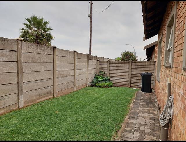 2 BEDROOM TOWNHOUSE FOR SALE IN RIVERSDALE